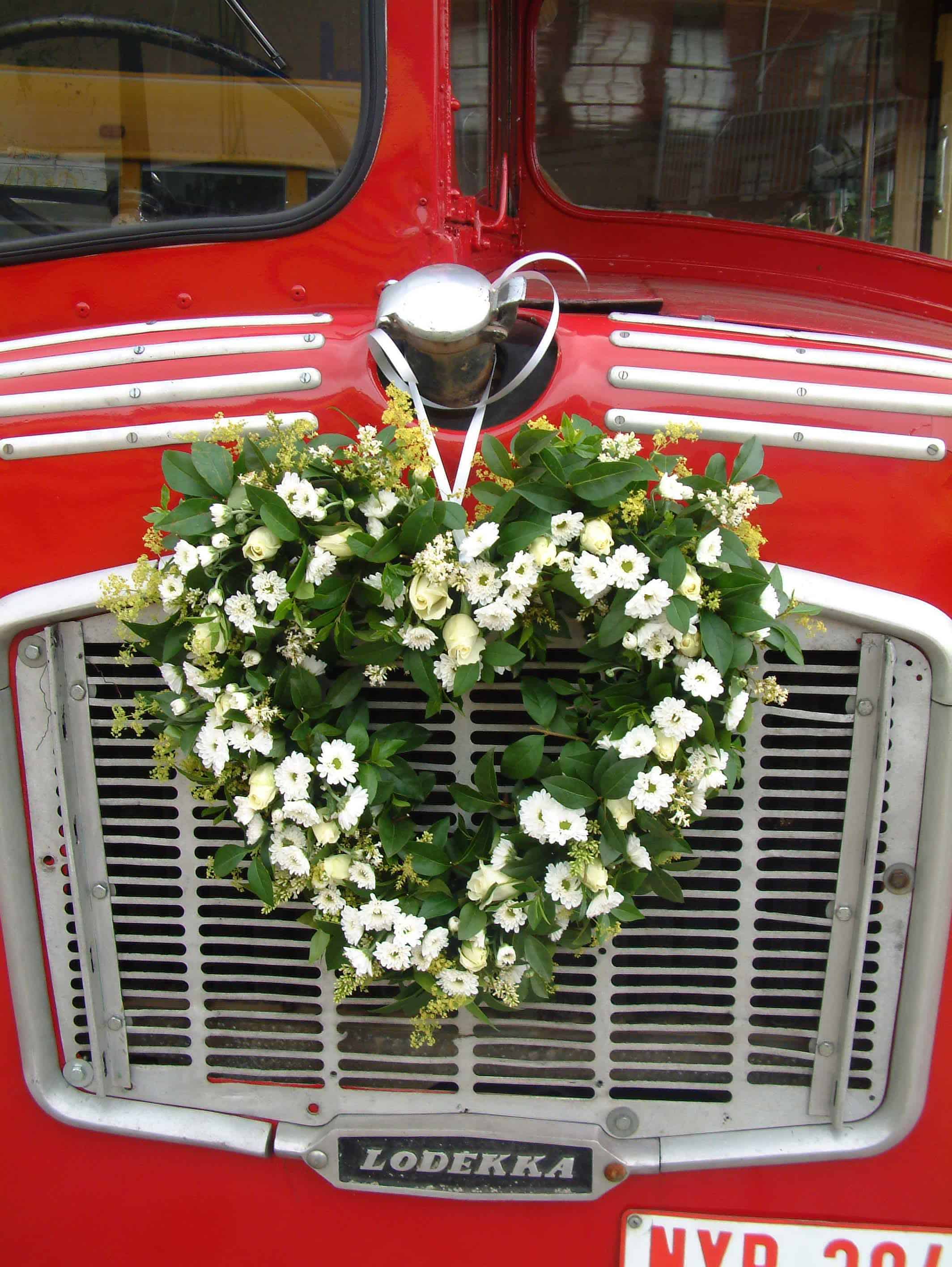 Ceremoniewagens bloemstuk hart