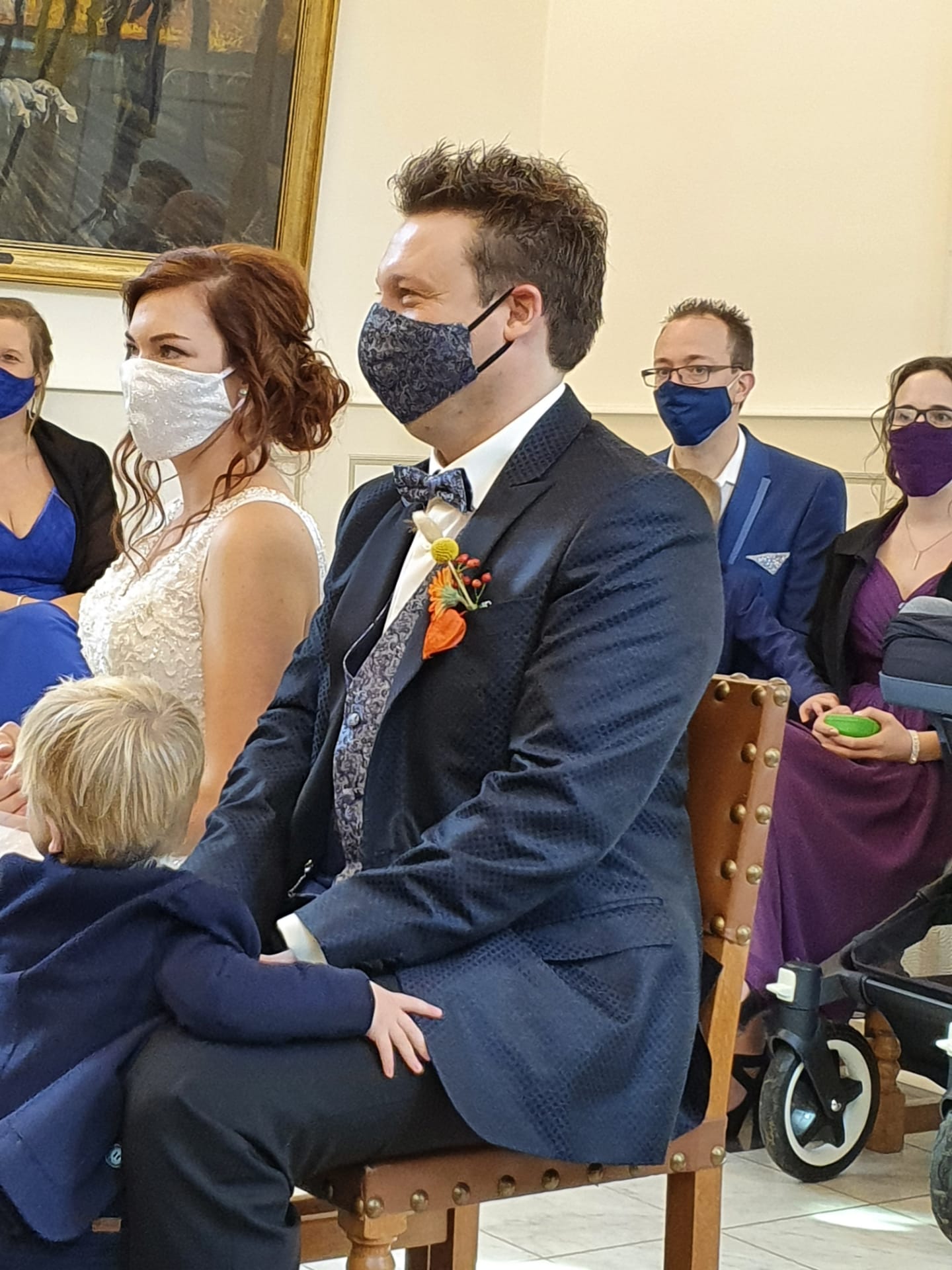 Feestelijke mondmaskers trouw bruid bruidegom suite