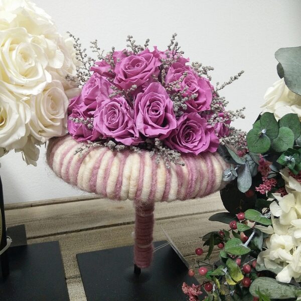 Bruidsboeket gevriesdroogd DAV004 purperen rozen