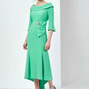 Groene midi-jurk met boothals en strikdetail/strass-gesp (maat 40)