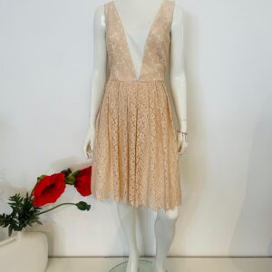 Nude/zandkleurige kanten cocktailjurk met diepe V-hals (maat 42)
