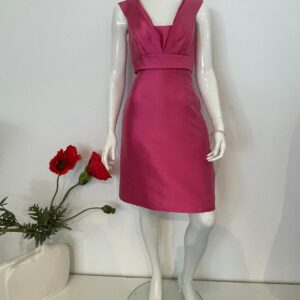 Roze satijnen cocktailjurk met geplooide V-hals (maat 42)
